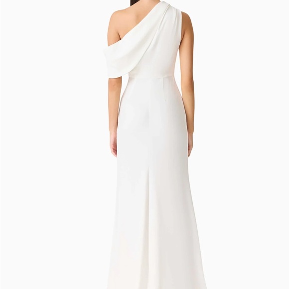 Elliatt White One-Shoulder Gown - Picture 5 of 8